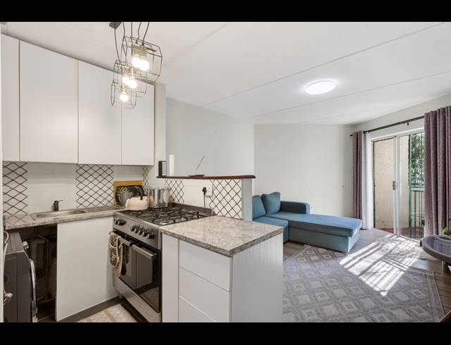 1 BEDROOM APARTMENT FOR SALE IN BRYANSTON